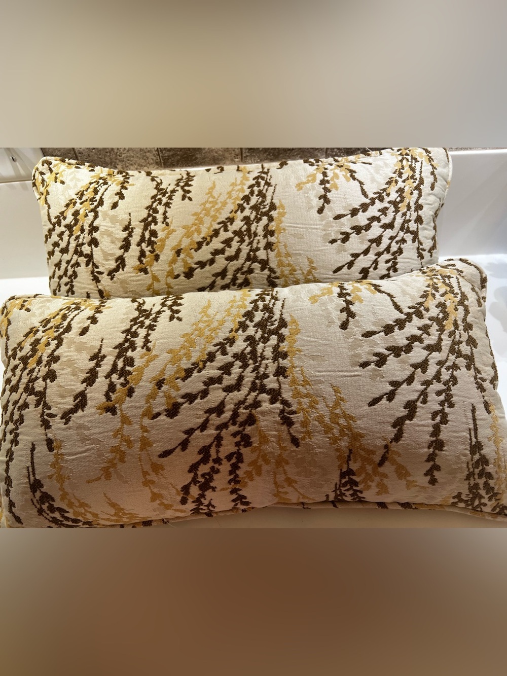 BASSETT FURN CUSTOM MADE 2 LUMBAR PILLOWS CREAM BACKGROUND W/BROWN
& GOLD TONE - Picture 6 of 6